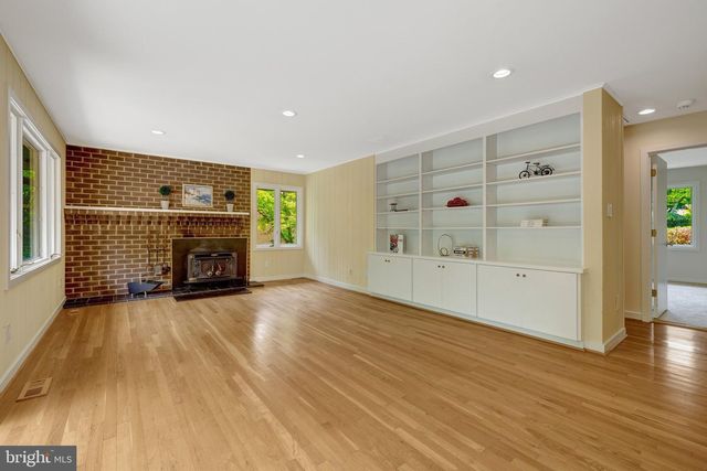 6952 KYLEAKIN CT, Mclean, VA 22101