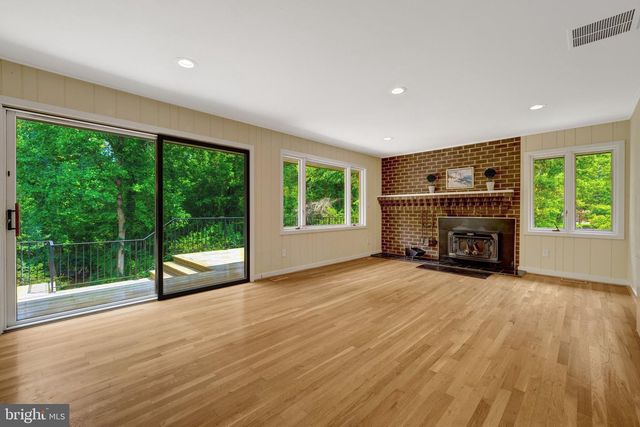 6952 KYLEAKIN CT, Mclean, VA 22101