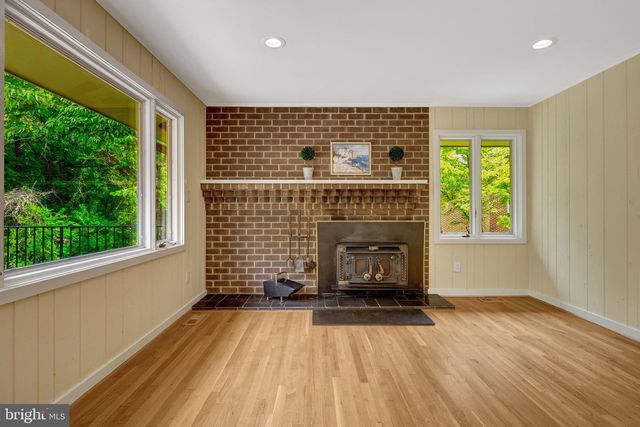 6952 KYLEAKIN CT, Mclean, VA 22101