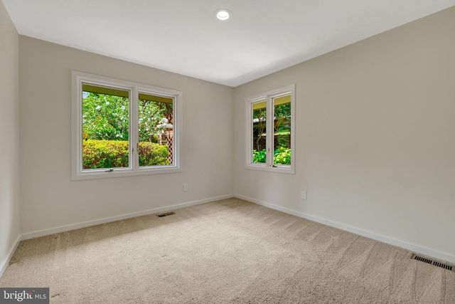 6952 KYLEAKIN CT, Mclean, VA 22101