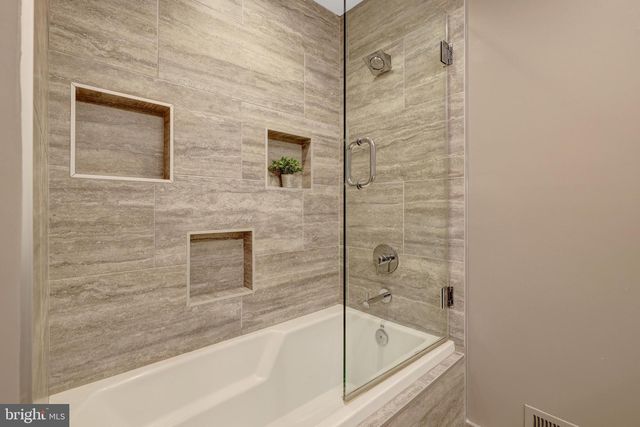 6952 KYLEAKIN CT, Mclean, VA 22101