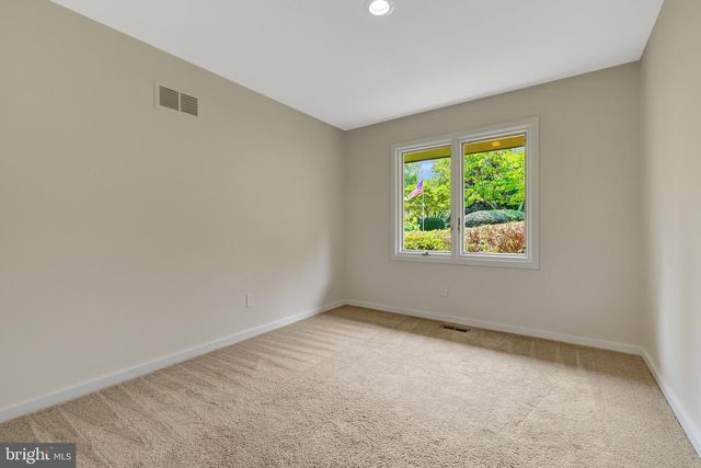 6952 KYLEAKIN CT, Mclean, VA 22101