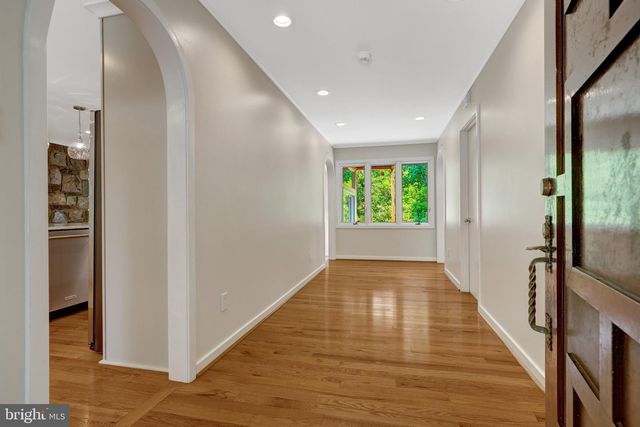 6952 KYLEAKIN CT, Mclean, VA 22101