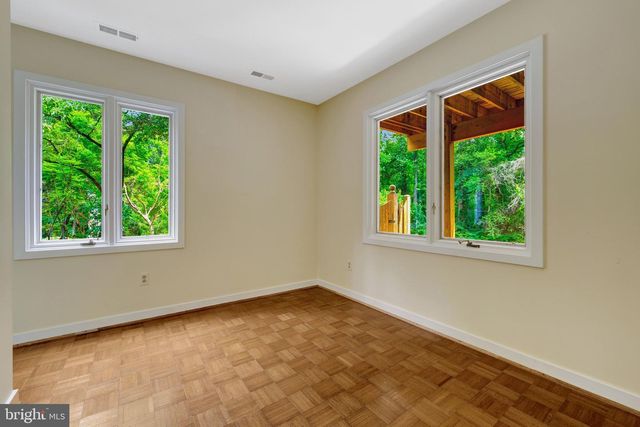 6952 KYLEAKIN CT, Mclean, VA 22101