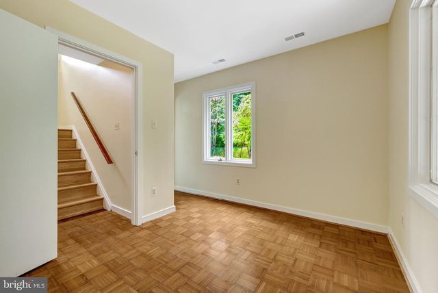 6952 KYLEAKIN CT, Mclean, VA 22101