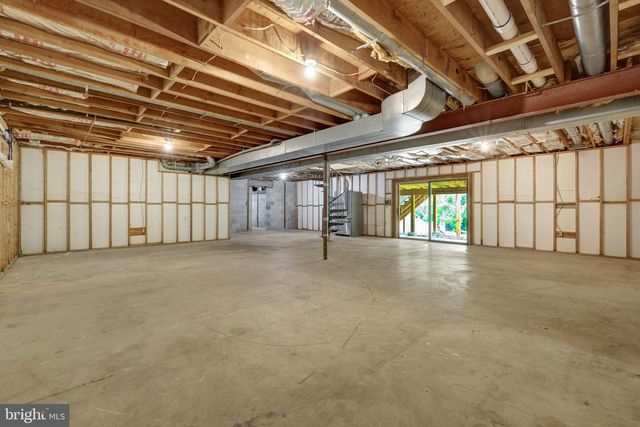 6952 KYLEAKIN CT, Mclean, VA 22101