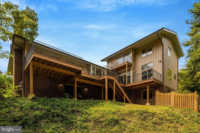 6952 KYLEAKIN CT, Mclean, VA 22101