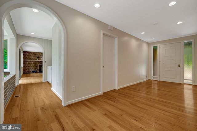 6952 KYLEAKIN CT, Mclean, VA 22101