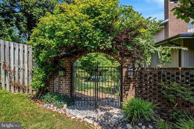 6952 KYLEAKIN CT, Mclean, VA 22101