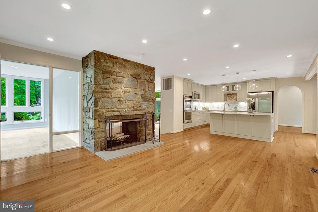 6952 KYLEAKIN CT, Mclean, VA 22101