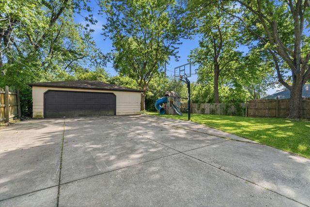 10501 W Silver Spring DRIVE, Milwaukee, WI 53225