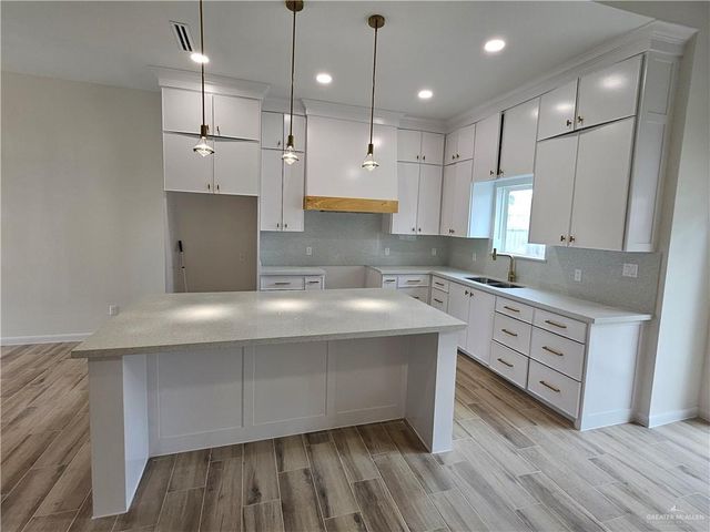 1008 W E Street, Mission, TX 78572