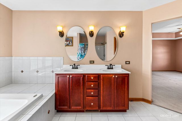 26424 S Ivy Lane, Channahon, IL 60410