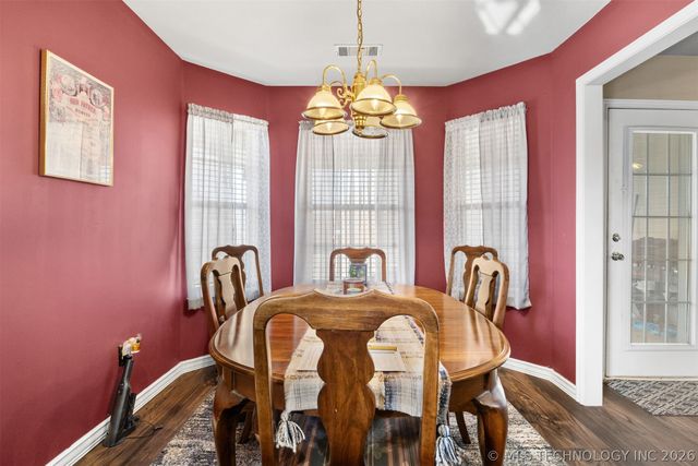 2114 S Javine Avenue, Skiatook, OK 74070