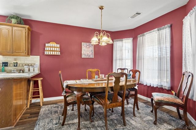 2114 S Javine Avenue, Skiatook, OK 74070