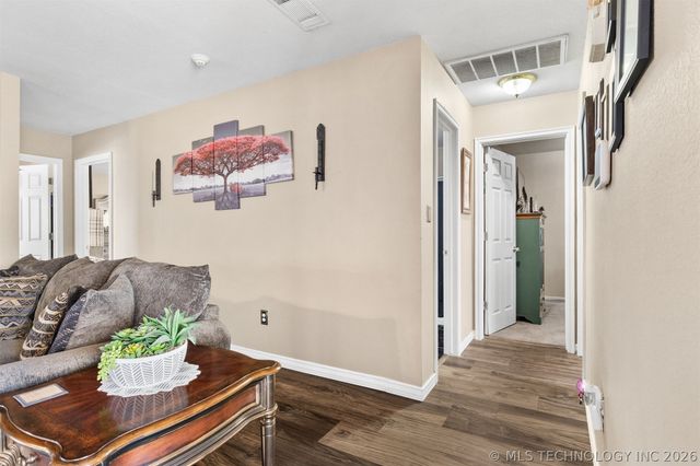 2114 S Javine Avenue, Skiatook, OK 74070