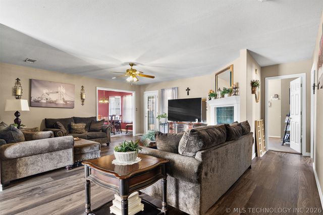 2114 S Javine Avenue, Skiatook, OK 74070