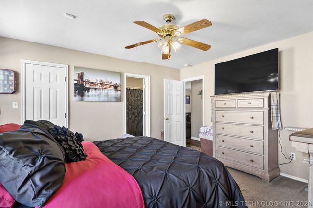 2114 S Javine Avenue, Skiatook, OK 74070