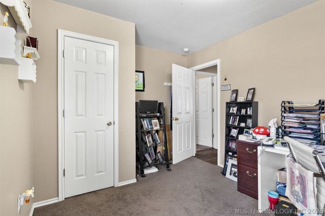 2114 S Javine Avenue, Skiatook, OK 74070