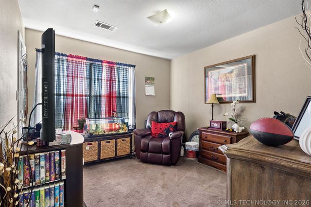 2114 S Javine Avenue, Skiatook, OK 74070