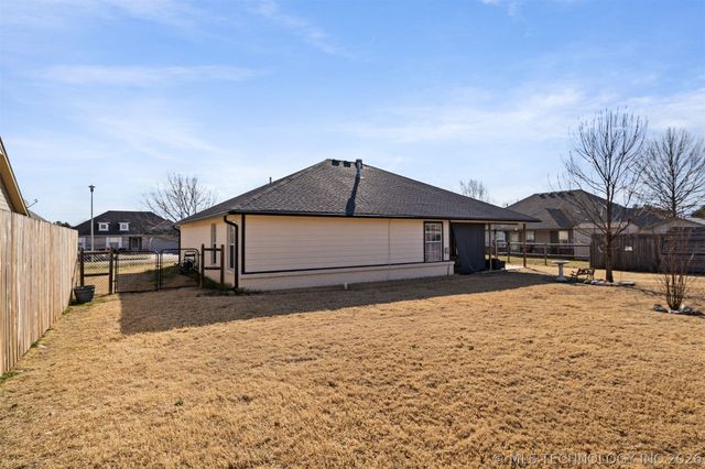 2114 S Javine Avenue, Skiatook, OK 74070