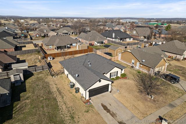 2114 S Javine Avenue, Skiatook, OK 74070