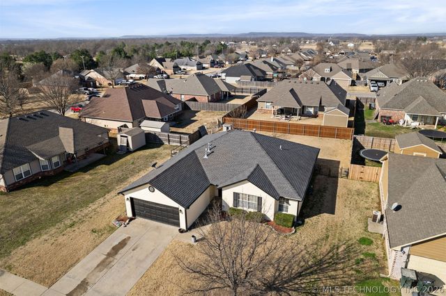 2114 S Javine Avenue, Skiatook, OK 74070