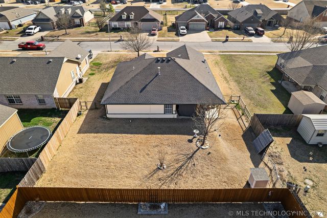 2114 S Javine Avenue, Skiatook, OK 74070