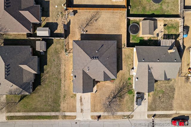 2114 S Javine Avenue, Skiatook, OK 74070