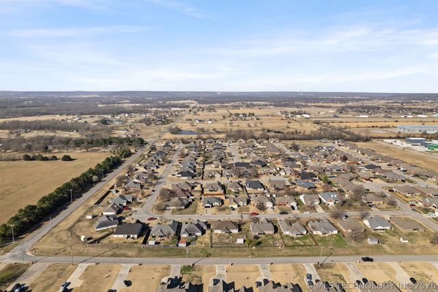 2114 S Javine Avenue, Skiatook, OK 74070