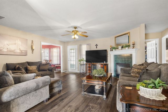 2114 S Javine Avenue, Skiatook, OK 74070