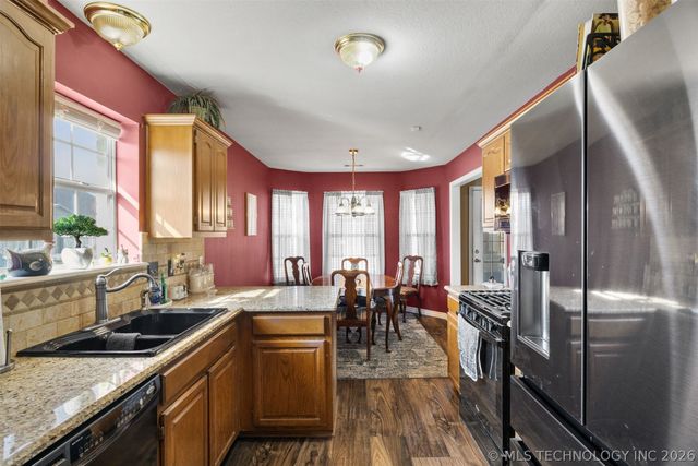 2114 S Javine Avenue, Skiatook, OK 74070