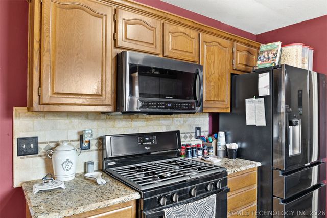 2114 S Javine Avenue, Skiatook, OK 74070