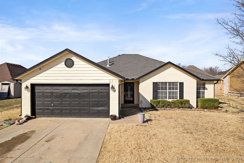 2114 S Javine Avenue, Skiatook, OK 74070