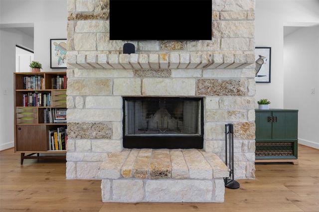 114 Winding Oak DR, Johnson City, TX 78636