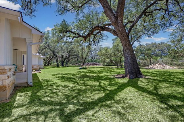 114 Winding Oak DR, Johnson City, TX 78636
