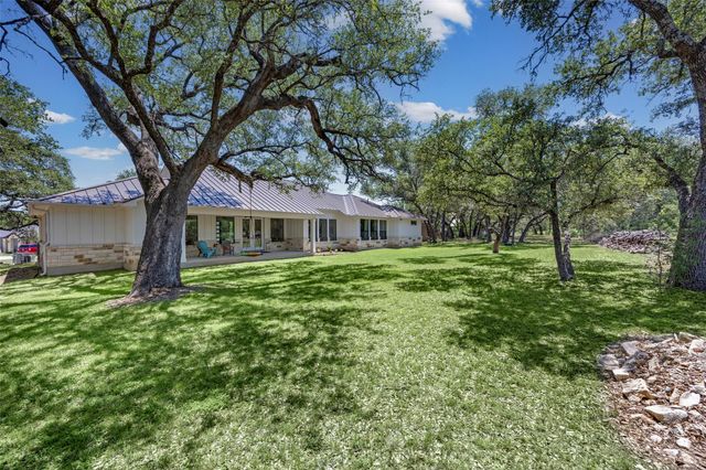 114 Winding Oak DR, Johnson City, TX 78636