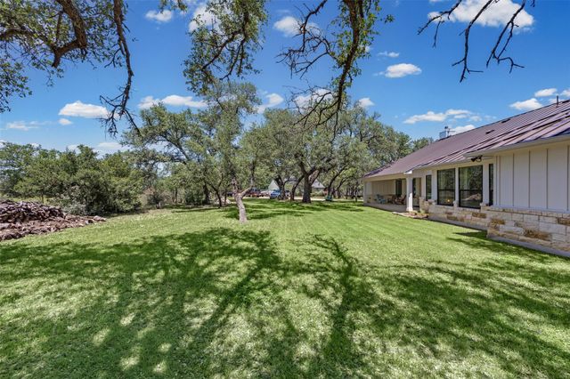 114 Winding Oak DR, Johnson City, TX 78636