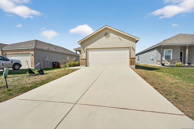 14643 Hackamore, Elmendorf, TX 78112