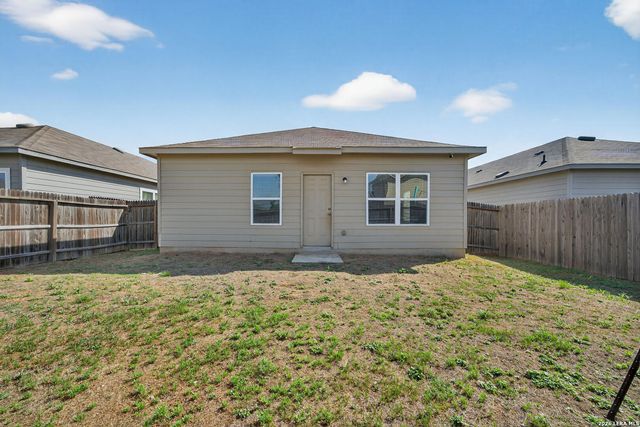 14643 Hackamore, Elmendorf, TX 78112