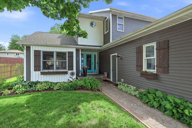 4367 Winston Place, Bettendorf, IA 52722