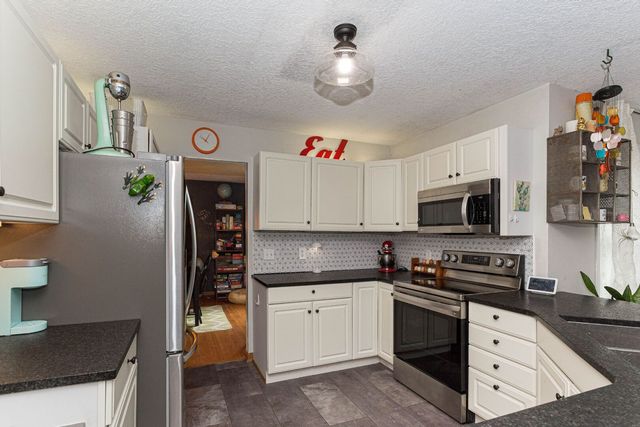 4367 Winston Place, Bettendorf, IA 52722