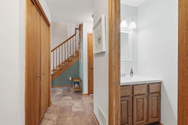 4367 Winston Place, Bettendorf, IA 52722