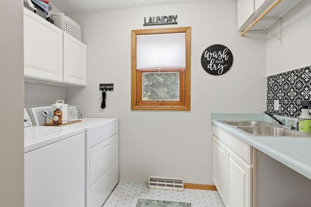 4367 Winston Place, Bettendorf, IA 52722
