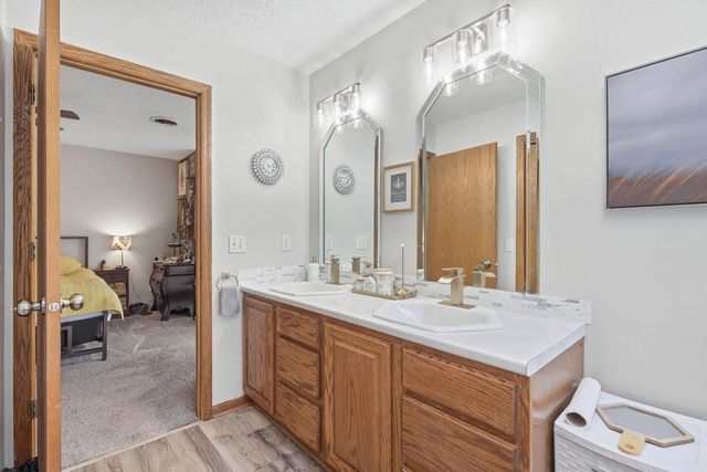 4367 Winston Place, Bettendorf, IA 52722