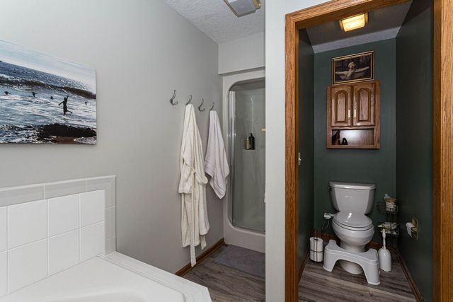 4367 Winston Place, Bettendorf, IA 52722