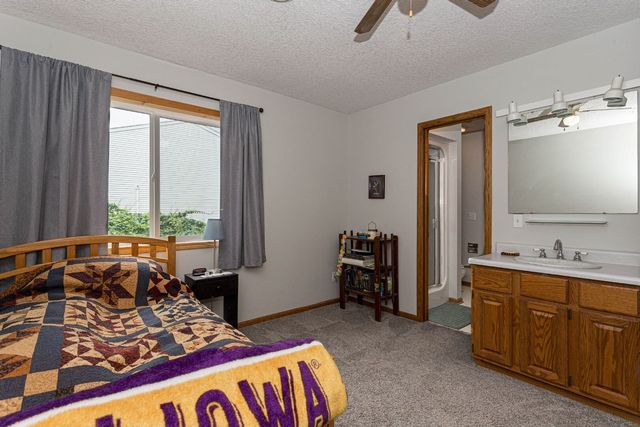 4367 Winston Place, Bettendorf, IA 52722