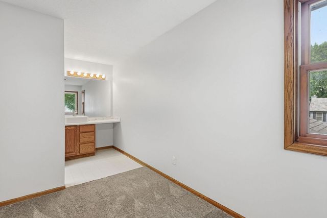 4367 Winston Place, Bettendorf, IA 52722