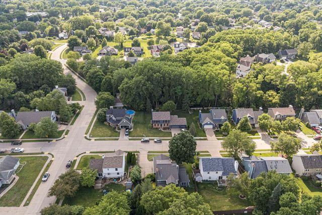 4367 Winston Place, Bettendorf, IA 52722