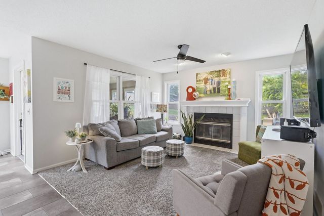 4367 Winston Place, Bettendorf, IA 52722